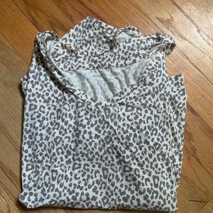 AMERICAN EAGLE SOFT AND SEXY V NECK